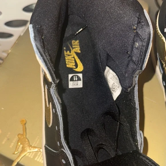 AIR JORDAN 1 RETRO
HIGH OG  Nike Gold Shoe Size 11 - Picture 9 of 10